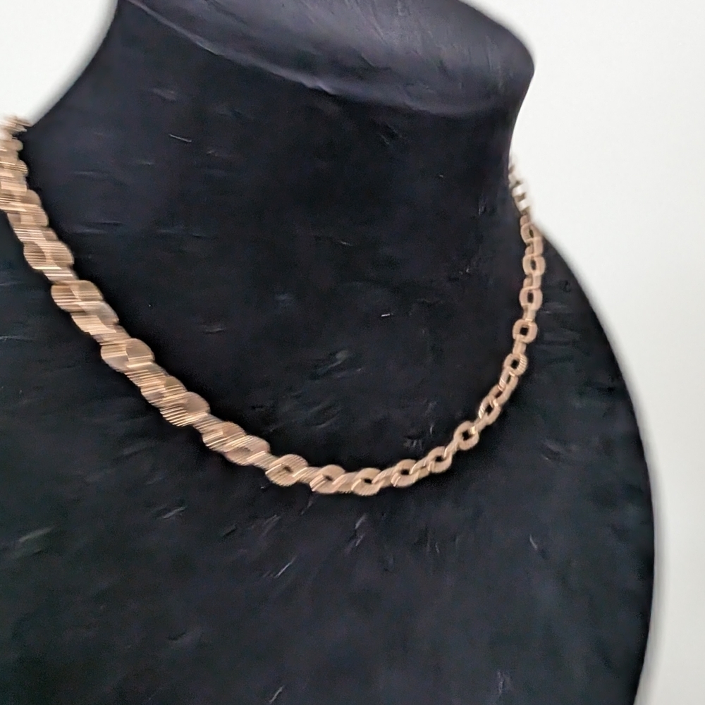 Vintage Goldtone Chain Necklace - Picture 4 of 8